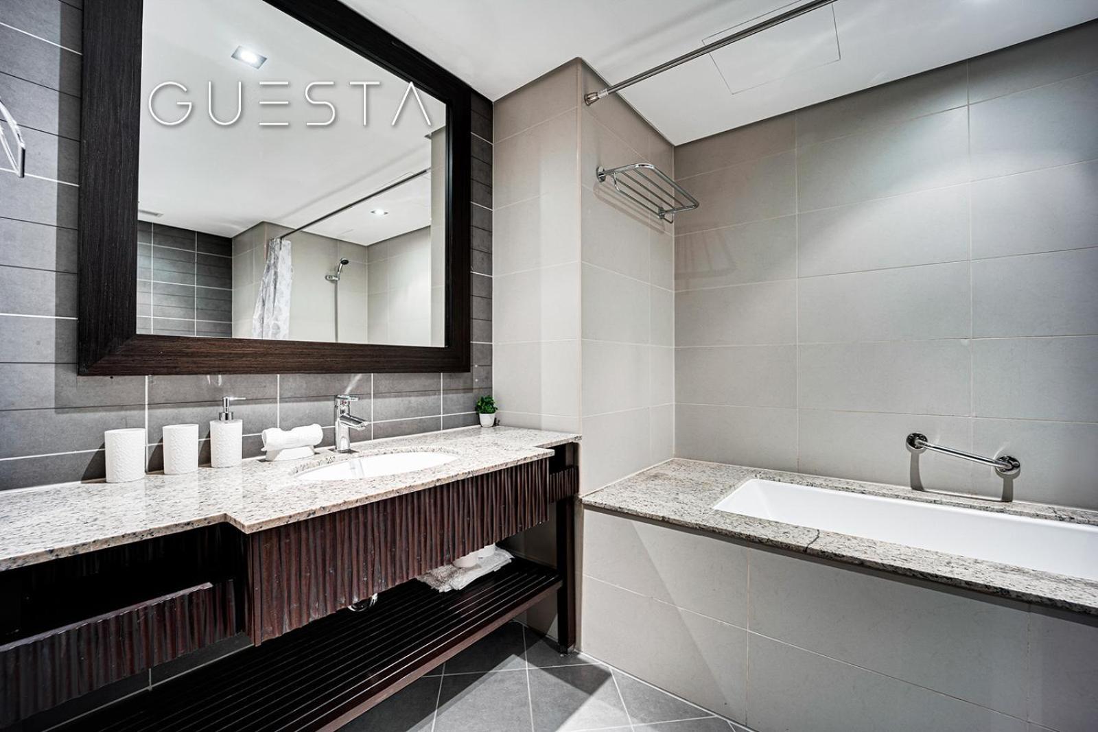 Apartment Royal Amwaj Apartments, Palm Jumeirah, Free And Pool Access